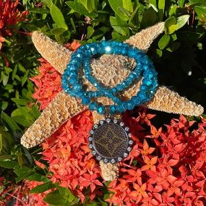 NWT! Stunning Stretch Aqua Bracelet! 🌴🦩